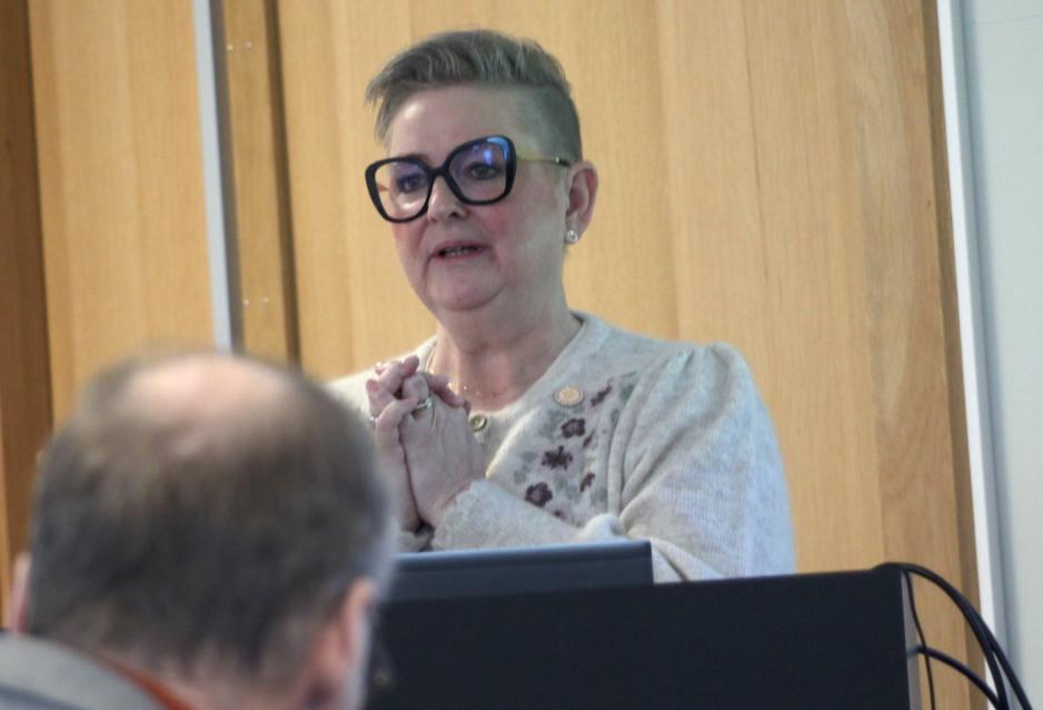 Sagevik p&aring; talerstolen