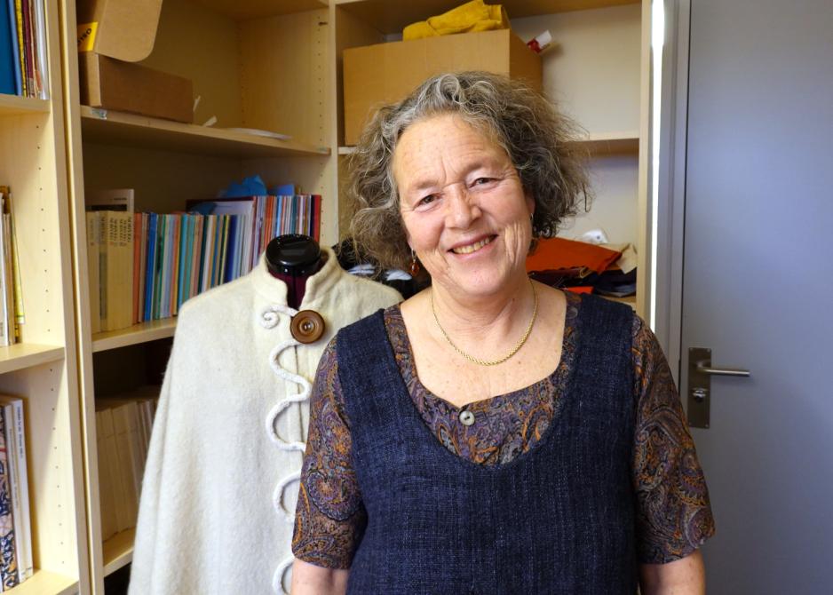 Proffesor Ingun Grimstad Klepp p&aring; kontoret sitt