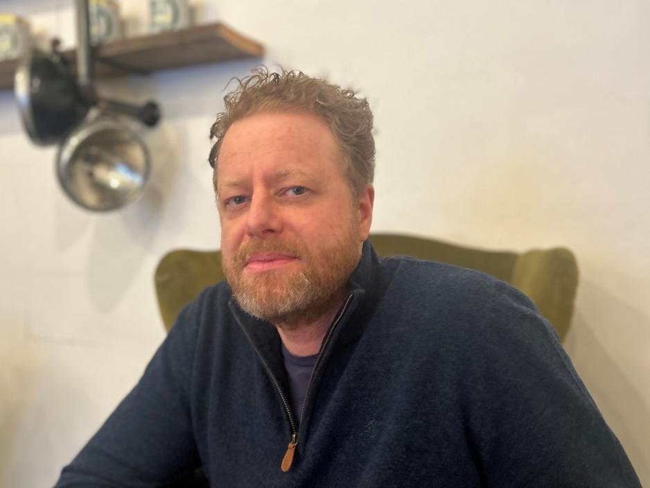 Nevropsykologen Jan Stubberud fotografert inne