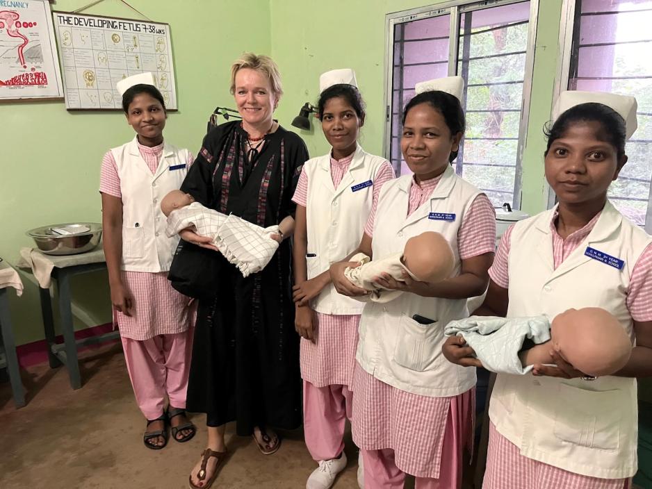 Rektor p&aring; Danvik Jorun Gr&oslash;nset L&oslash;voll p&aring; et sykehus i India