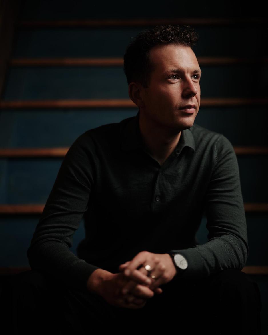 Pressebilde av Karl Holte Aar&oslash;, kunstnerisk leder og fagansvarlig i Norsk revy.