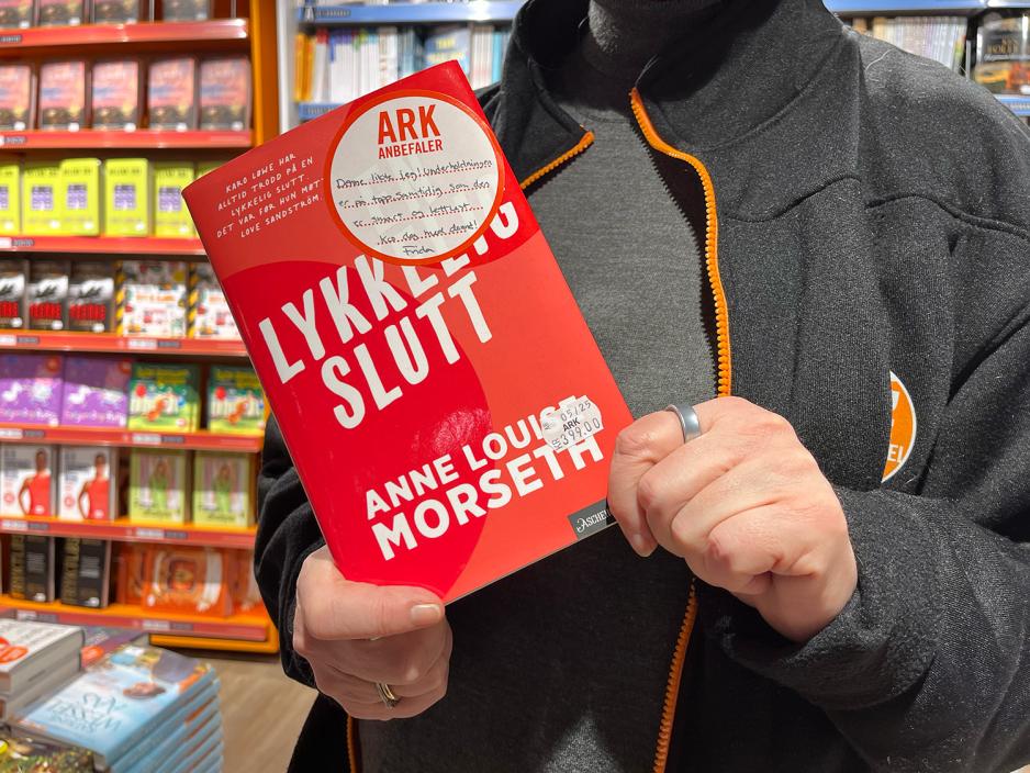 Ansatt p&aring; ARK holder boka Lykkelig slutt av Anna Louise Morseth