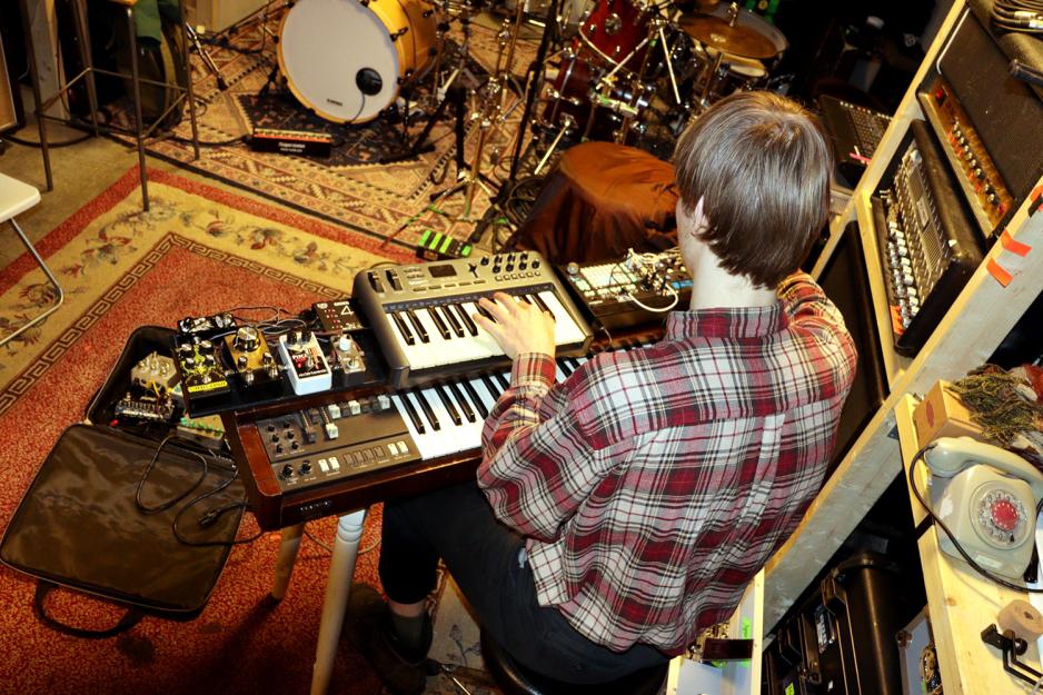 Kjetil Heibert spiller keyboard