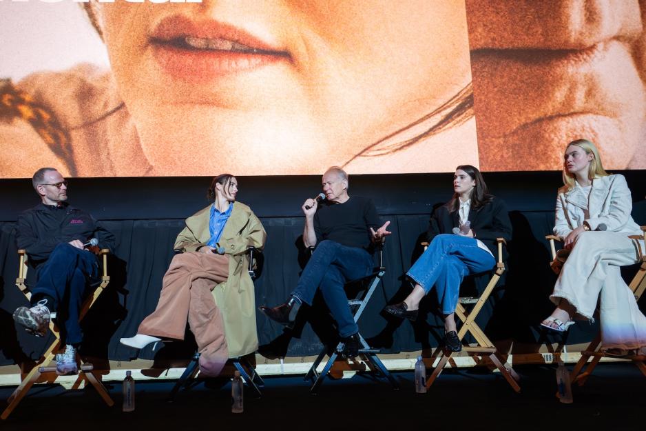 Affeksjonsverdi casten sitter p&aring; en scene