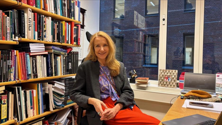 Professor Kristin Skare Orgeret p&aring; sitt kontor.
