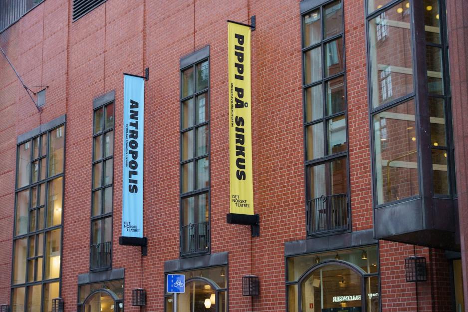 Plakat av Pippi P&aring; Sirkus som henger utenfor Det Norske Teateret