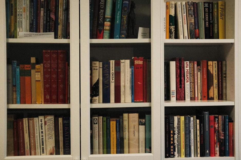 B&oslash;ker inne p&aring; Hildes kontor