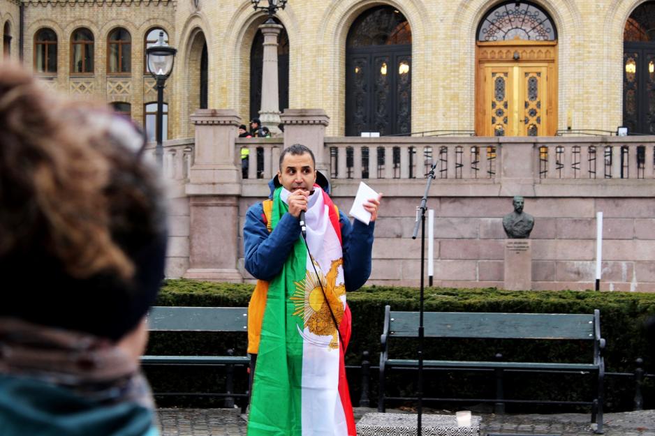 Homan Mousavi holder appell foran Stortinget