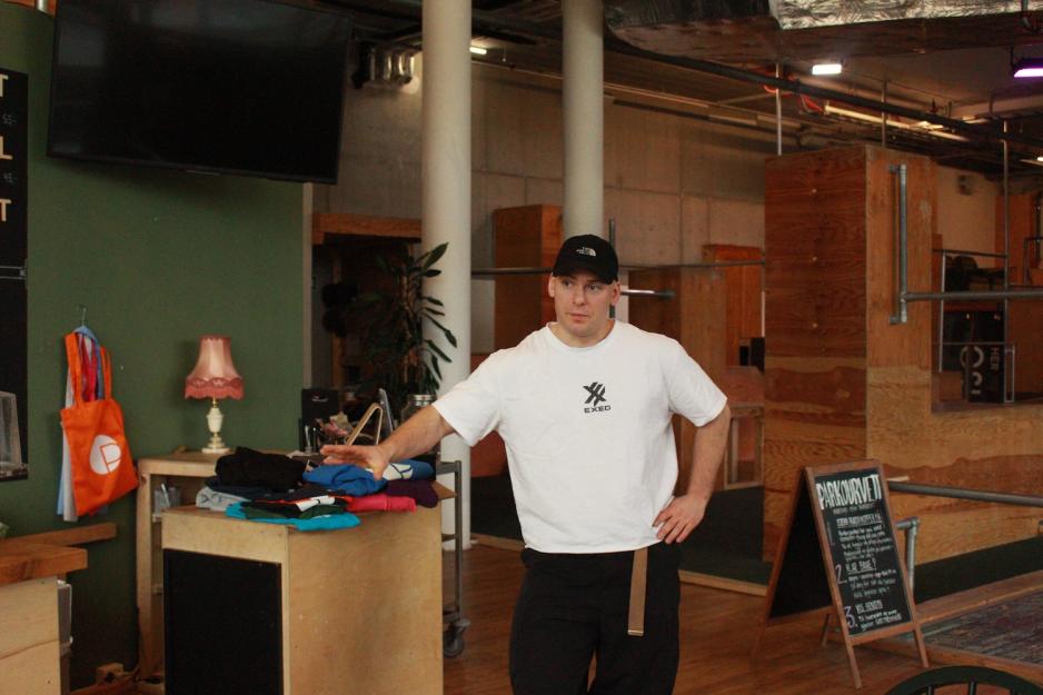 Christian i inngangen av parkour parken.