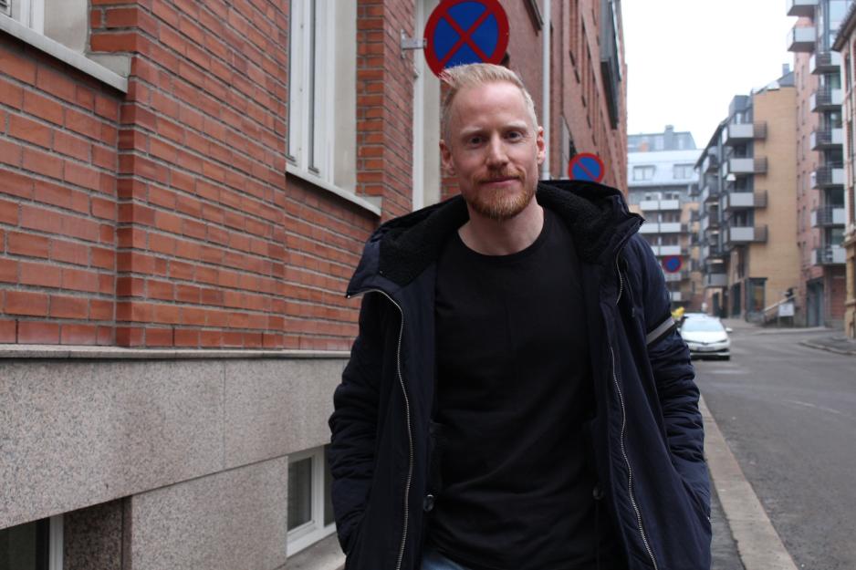 Forsker Kristian Heggeb&oslash; utenfor kontor