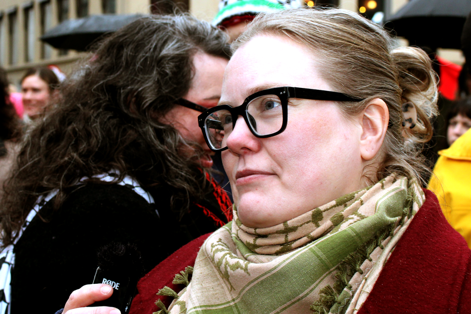 Martine Votvik fra Kvinnegruppa Ottar ser diagonalt fra kamera