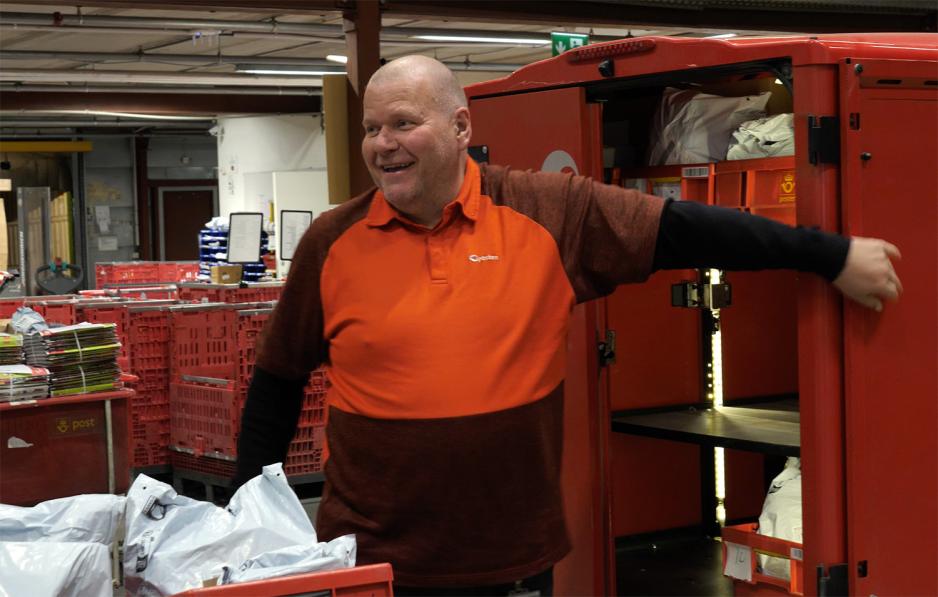 mann glad r&oslash;d post