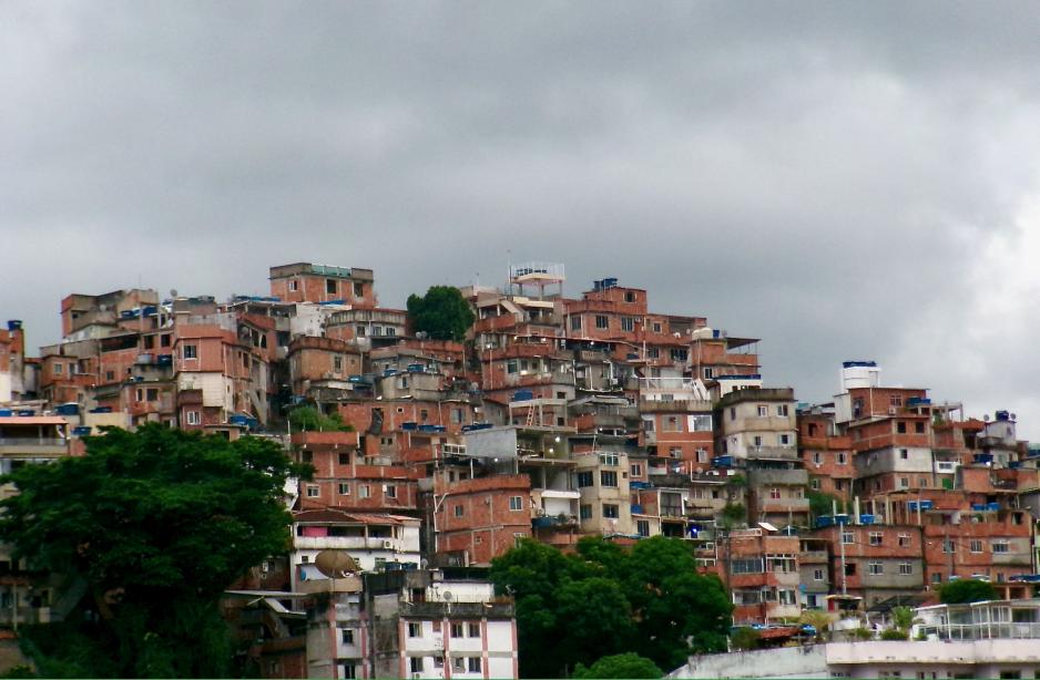Utsikt over en favela i Rio de Janeiro