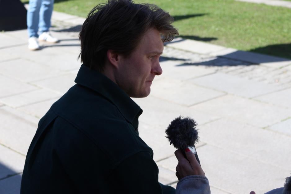 Jonas Kittelsen blir intervjuet av Journalen