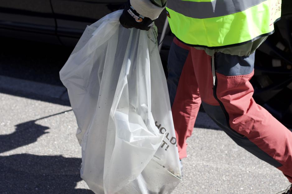 May-Brit Gamo, 75 &aring;r, g&aring;r &aring; plukker s&oslash;ppel