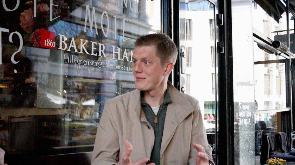 Simen Ringdahl utenfor Baker Hansen