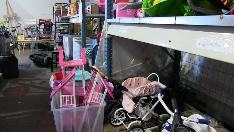 Bilder fra gjenbruksteltet p&aring; Haraldsrud