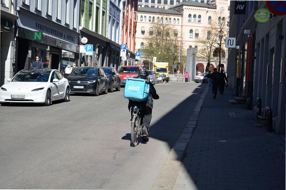 Wolt-bud som kj&oslash;rer p&aring; Youngstorget 