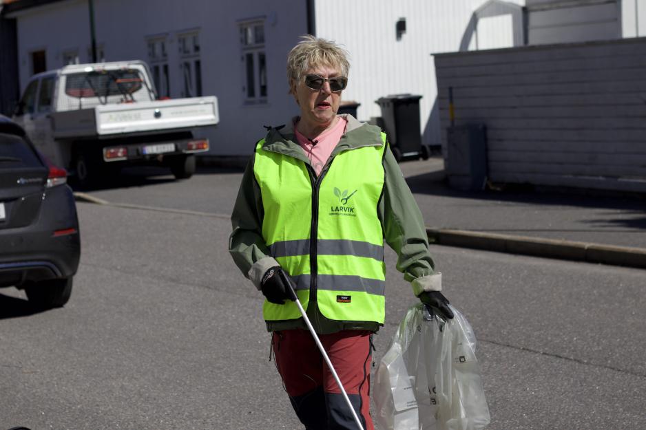 May-Brit Gamo 75 &aring;r plukker s&oslash;ppel