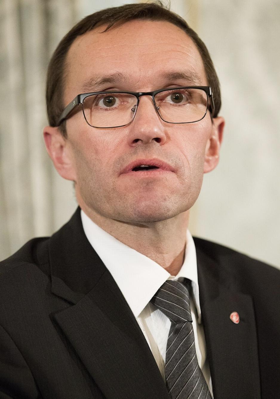 Espen Bart Eide prater