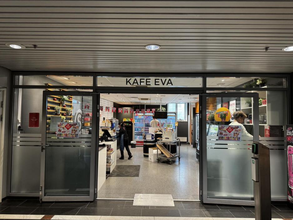 Utenfor Kafe Eva 