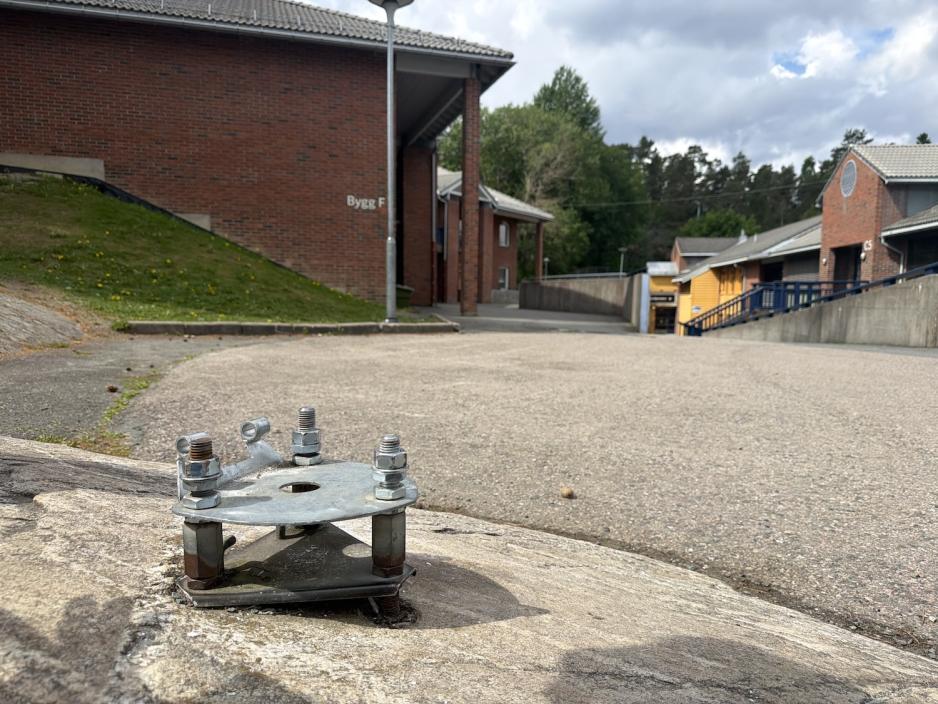 Bilde av flaggstangstativ uten flaggstang