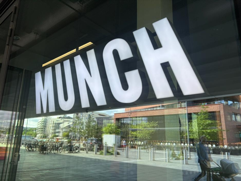 Bildet viser et skilt der det st&aring;r MUNCH.