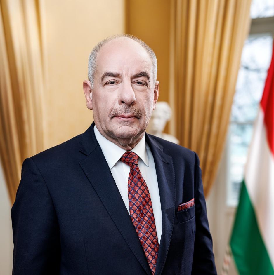 Tam&aacute;s Sulyok