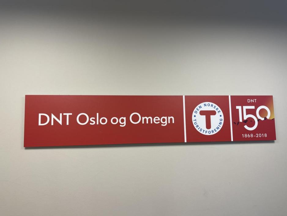 r&oslash;dt DNT skilt 