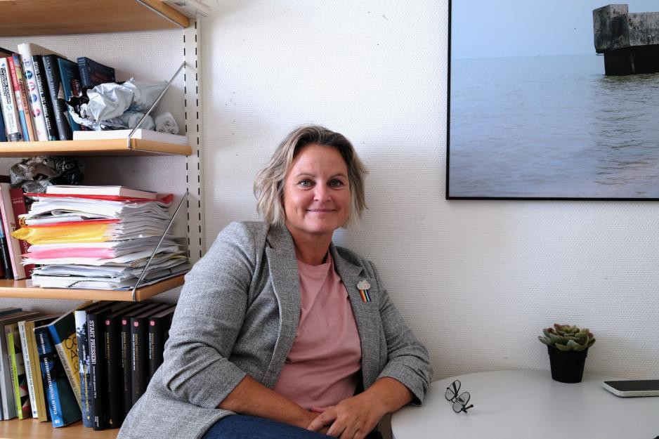 Karoline Andrea Ihleb&aelig;k, professor ved fakultet for samfunnsvitenskap &ndash; institutt for journalistikk og mediefag p&aring; hennes kontor