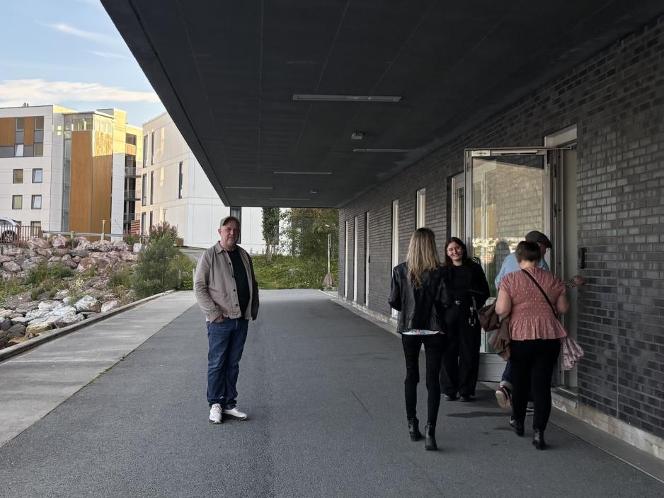 Kristian Fr. Figenschow utenfor Hålogaland Teater