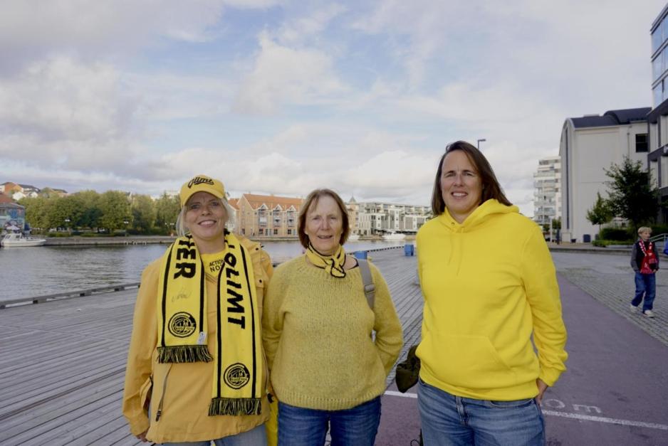 Ann Kristin Moen t.v. May-Elin Alsos og Kristin Alsos f&oslash;r kampstart i Fredrikstad.