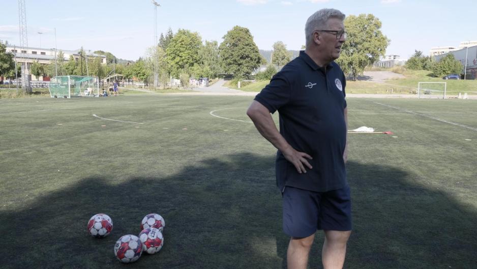 Terje Martinsen ser hva som må gjøres under oppriggingen