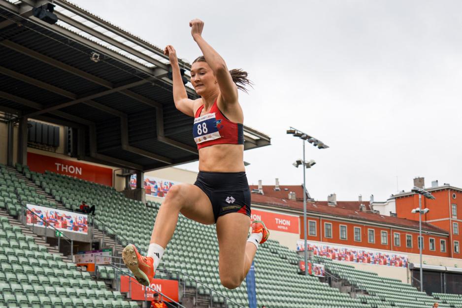 I hoppet over sandgropa p&aring; Bislett Stadion 