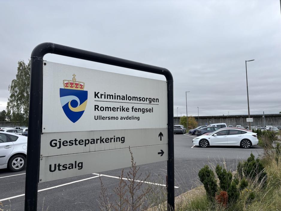 Skilt foran parkeringsplass