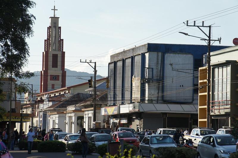 Bilde av en gate i byen Cartago, som befinner seg i Costa Rica. 