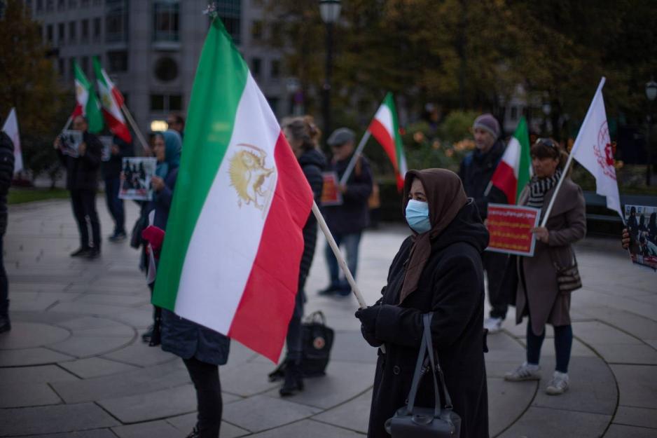 Iranske demonstranter foran Stortinget.