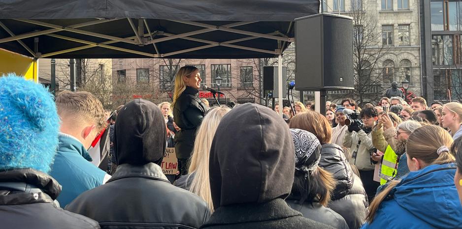 Christina Fraas som holder tale foran Stortinget