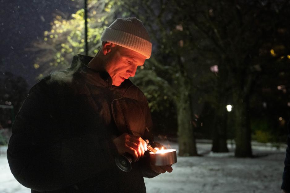 Tommy Gulliksen tenner på en fakkel