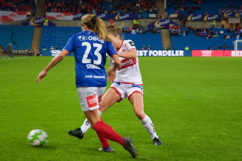 En intens kamp på stadion. Foto: Andrea Viland Ask