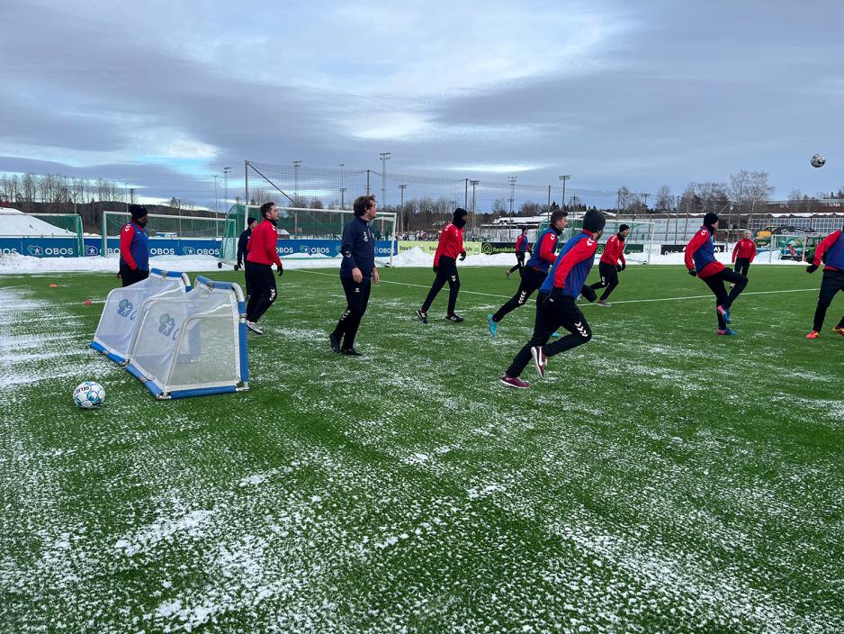 Gatelagsspillerne spiller treningskamp