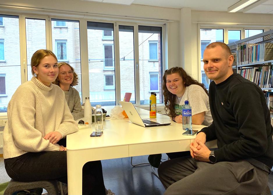 Fysioterapistudentene Kjersti W. Tangen, Sara Persson, Anne Lauvstad Røland og Kristian Rauan. 