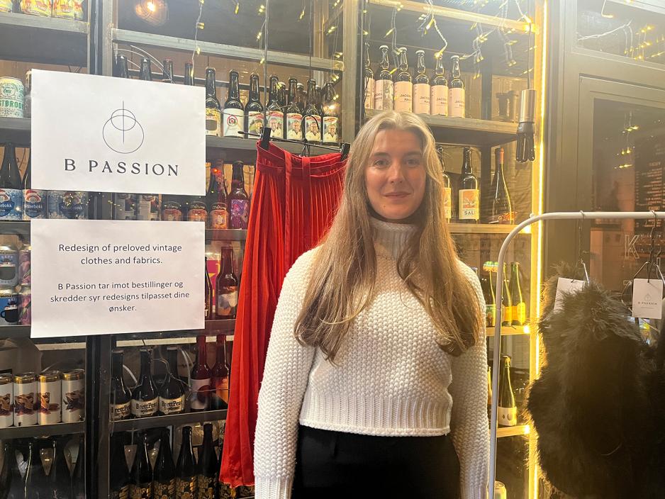 Hanne Sørebø foran standen sin B Passion på FLOKE julemarked