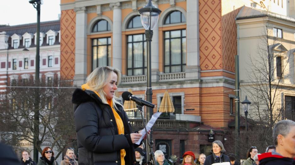 helsesista holder appell foran stortinget under helsebrølet