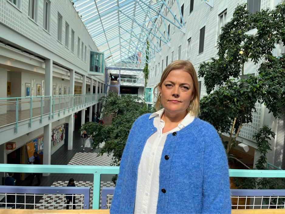 Henriette Kyrrestad, førsteamanuensis ved Universitetet i Tromsø, fotografert inne på universitetet