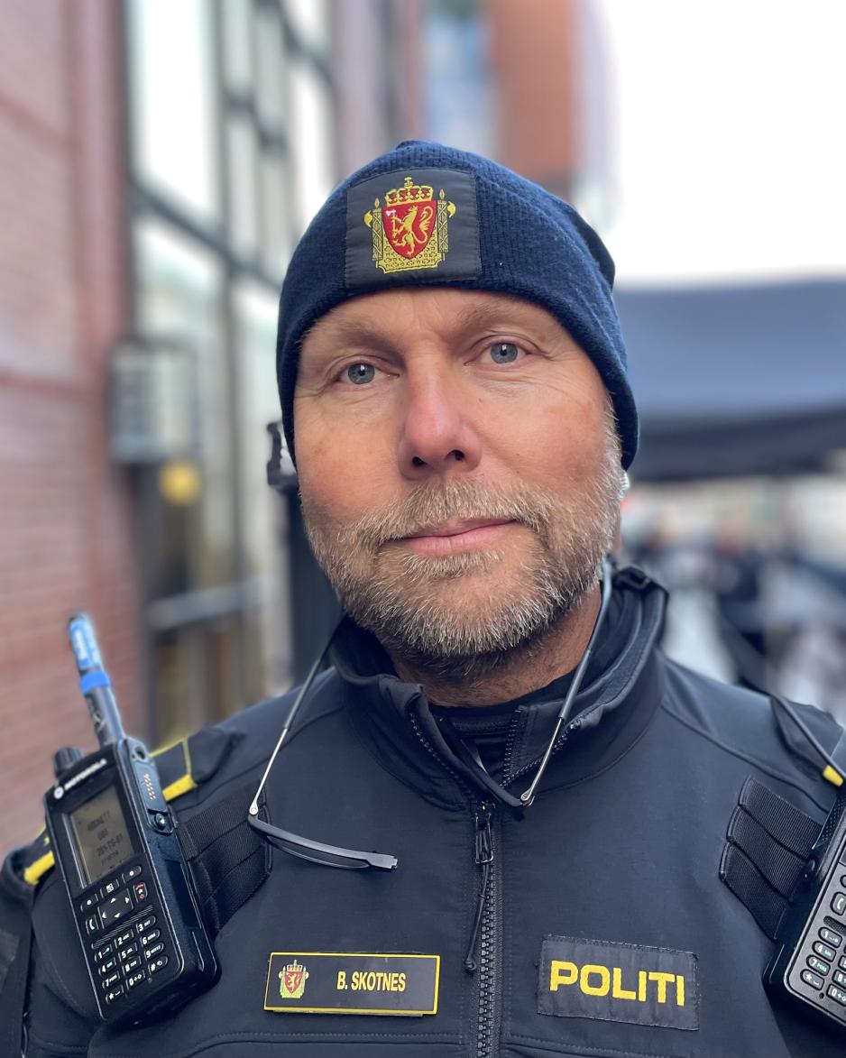 Bilde av Brian Skotnes i politiet.