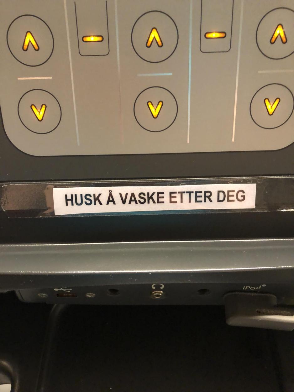 Lapp som ber folk vaske tredemøllen etter bruk