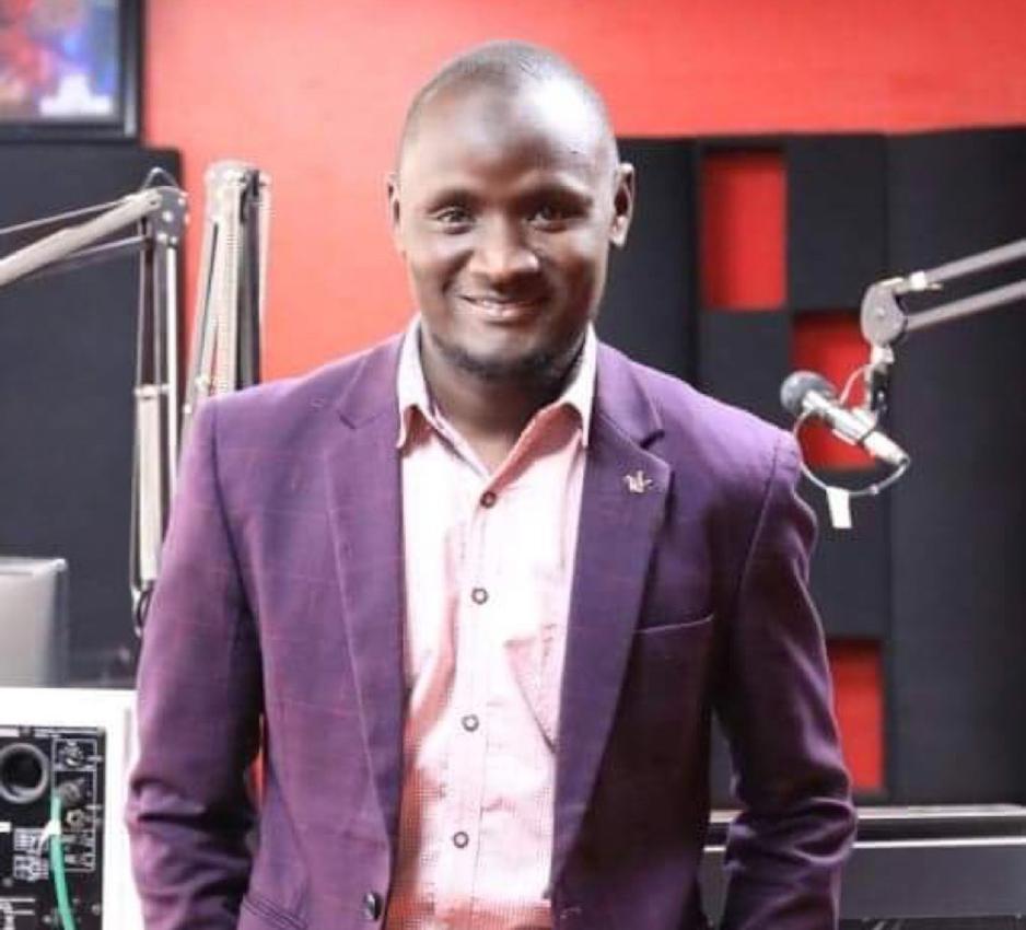 Ssenyonyo Umaru foran lokalene til radiokanalen 88,2 Sanyu FM