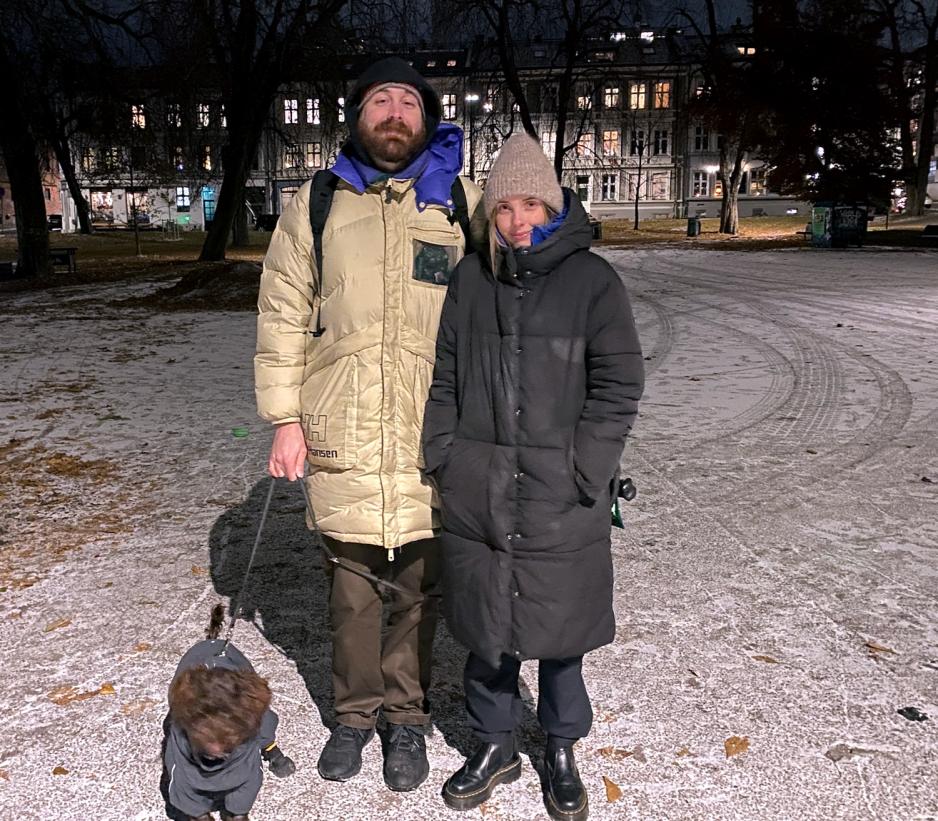 Anna Olsen og Tiimo Schulze med hunden Billie