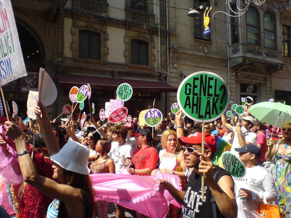 Fotografi av pride-paraden i Istanbul. 